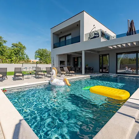 Ferienhaus Stunning In With Outdoor Swimming Pool Zadar