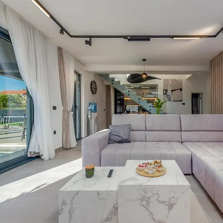 Ferienhaus Stunning In With Outdoor Swimming Pool Zadar