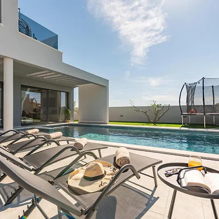 Holiday home Stunning In With Outdoor Swimming Pool Zadar