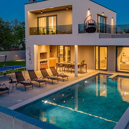 Ferienhaus Stunning In With Outdoor Swimming Pool Zadar