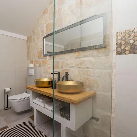 Aenona Holiday home *