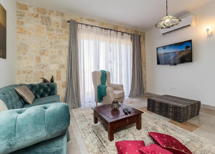 بيت للعطل Aenona زادار